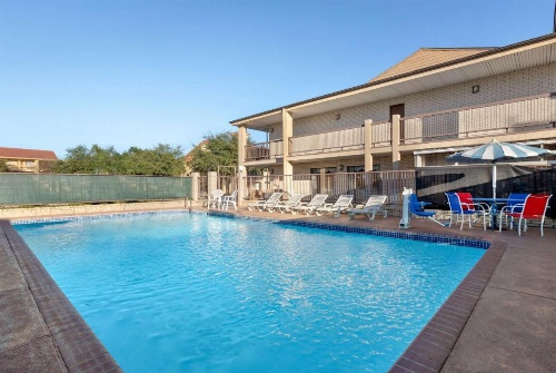 Ramada by Wyndham San Antonio Near SeaWorld/Lackland AFB image 21