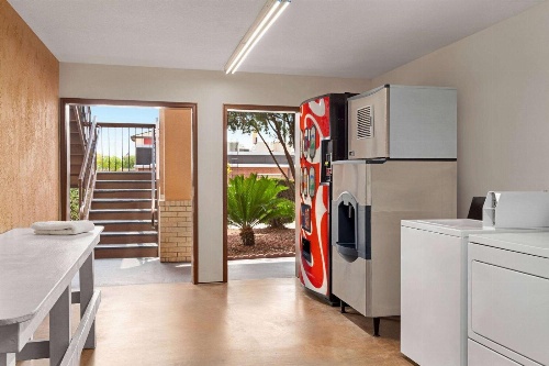 Ramada by Wyndham San Antonio Near SeaWorld/Lackland AFB image 3