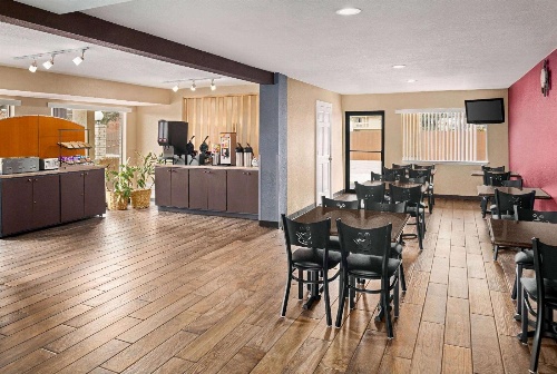 Ramada by Wyndham San Antonio Near SeaWorld/Lackland AFB image 4