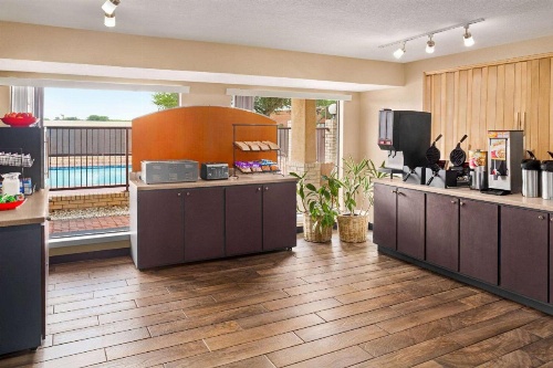 Ramada by Wyndham San Antonio Near SeaWorld/Lackland AFB image 5