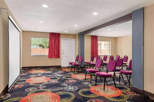 Ramada by Wyndham San Antonio Near SeaWorld/Lackland AFB image 6